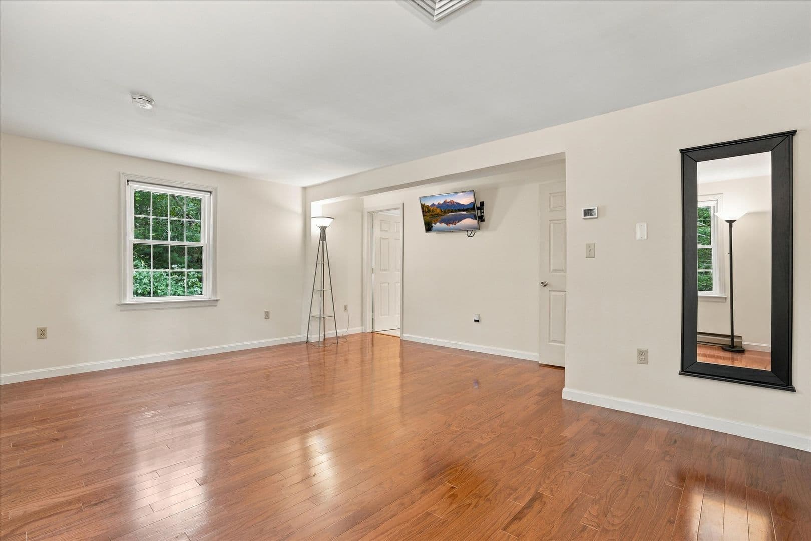 Hollis House: 26 Louise Drive