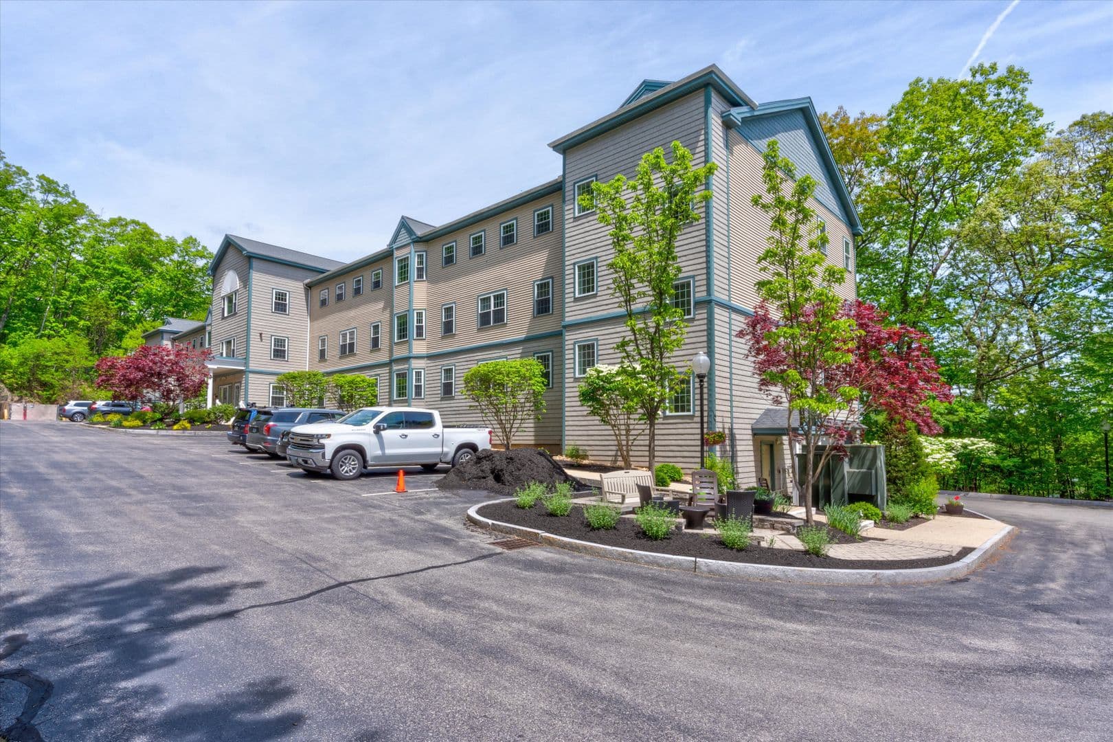 Manchester Apartment: 3 Country Club Drive Unit 103