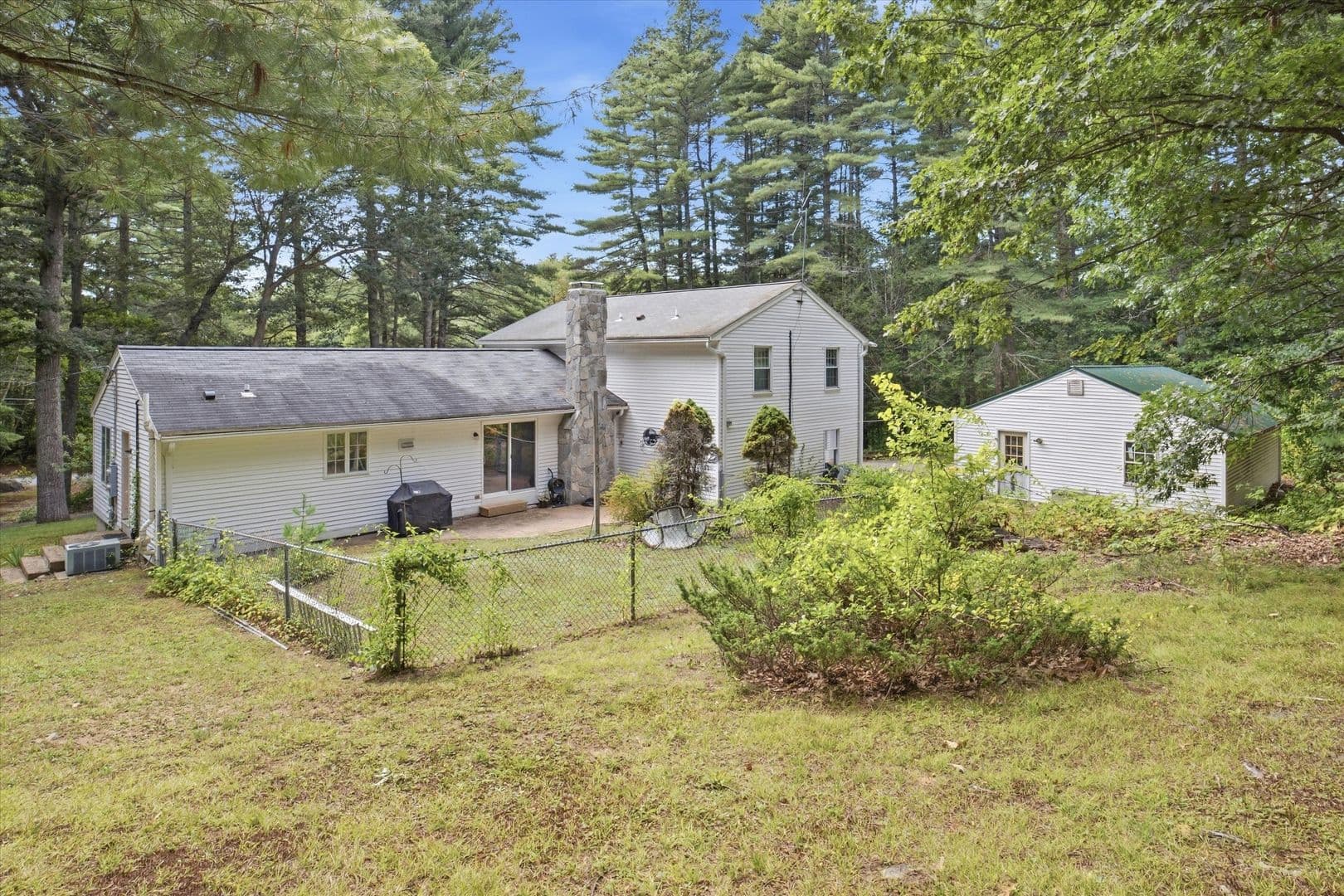 Hollis House: 26 Louise Drive