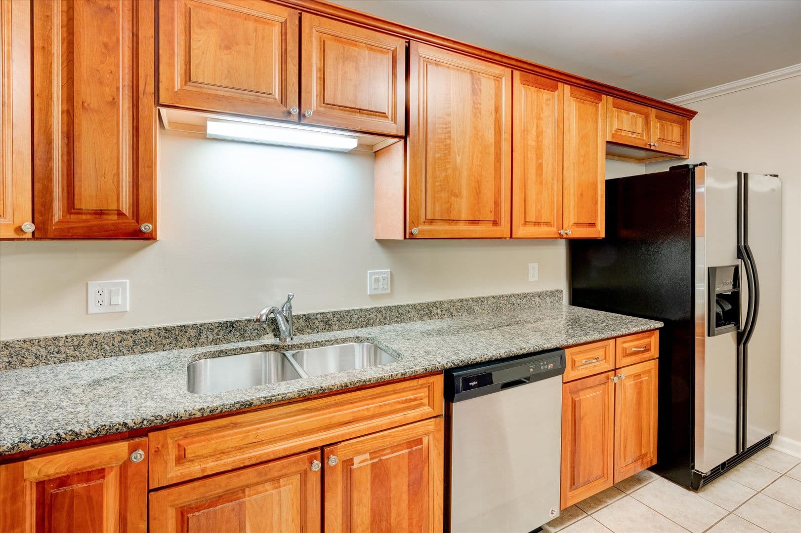 Manchester Apartment: 3 Country Club Drive Unit 103