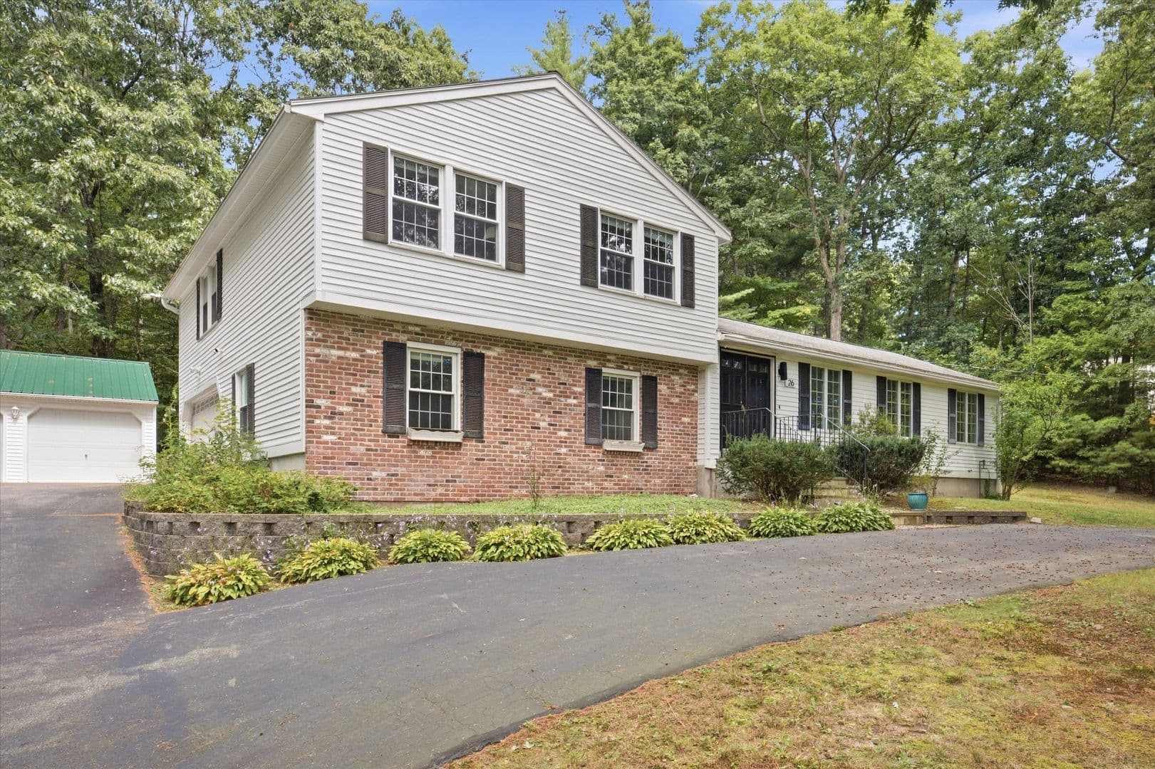 Hollis House: 26 Louise Drive