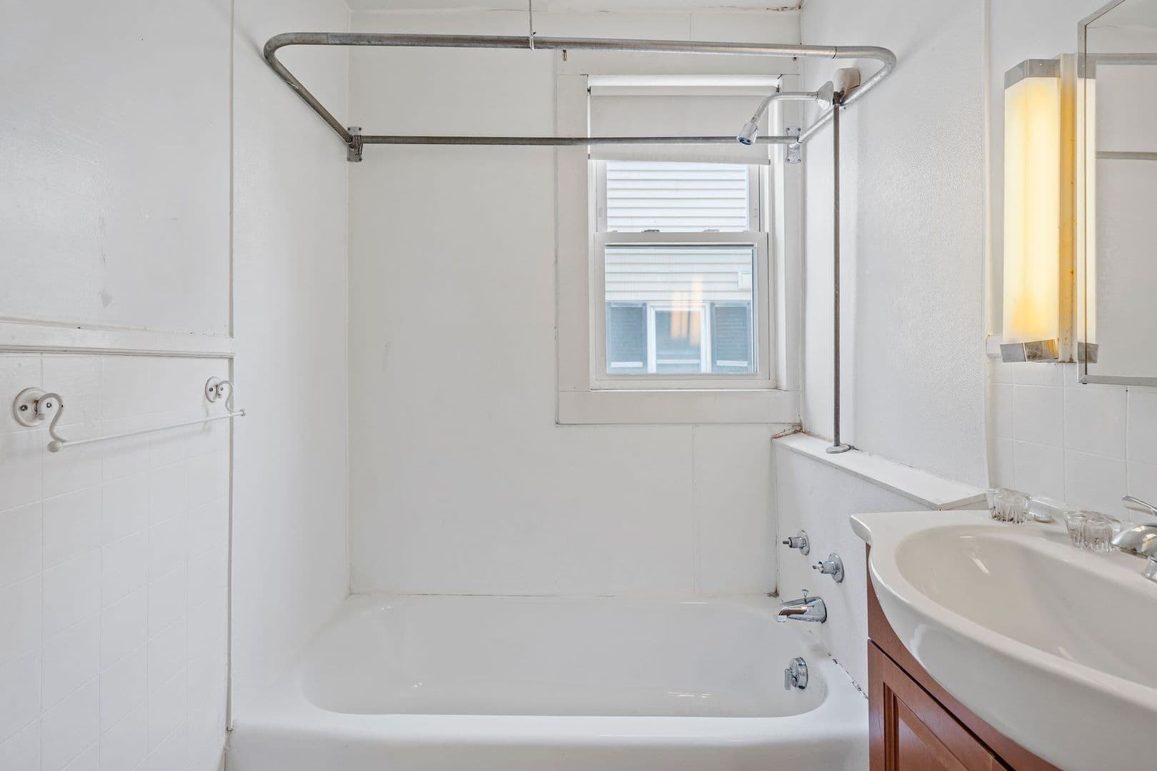 Manchester Apartment: 135 Sagamore St