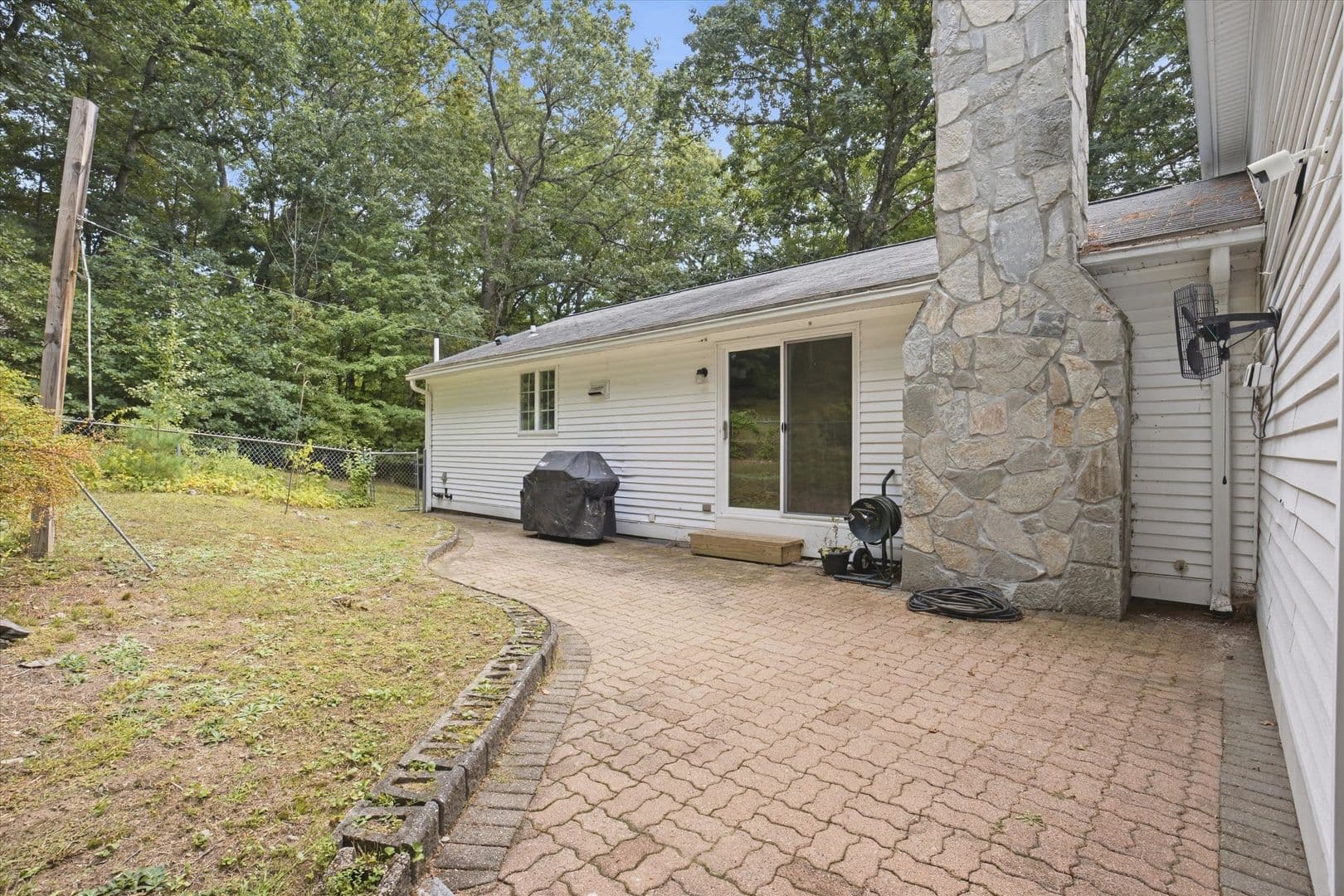 Hollis House: 26 Louise Drive
