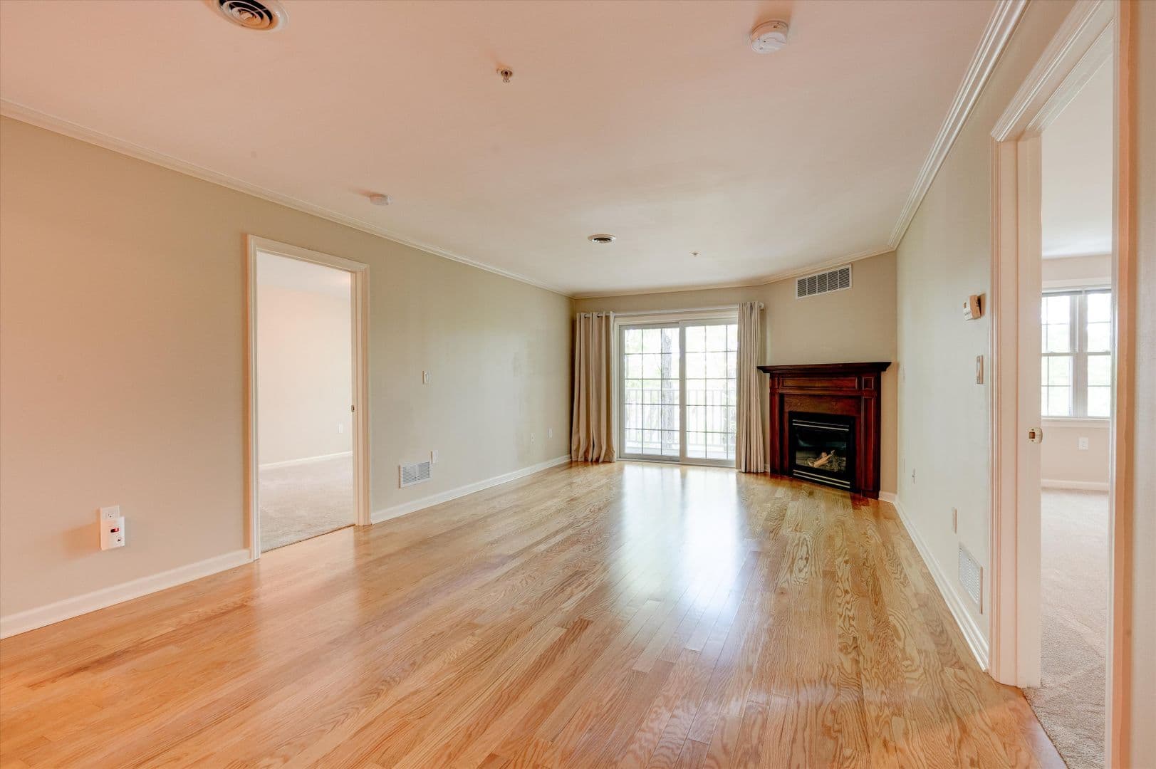Manchester Apartment: 3 Country Club Drive Unit 103