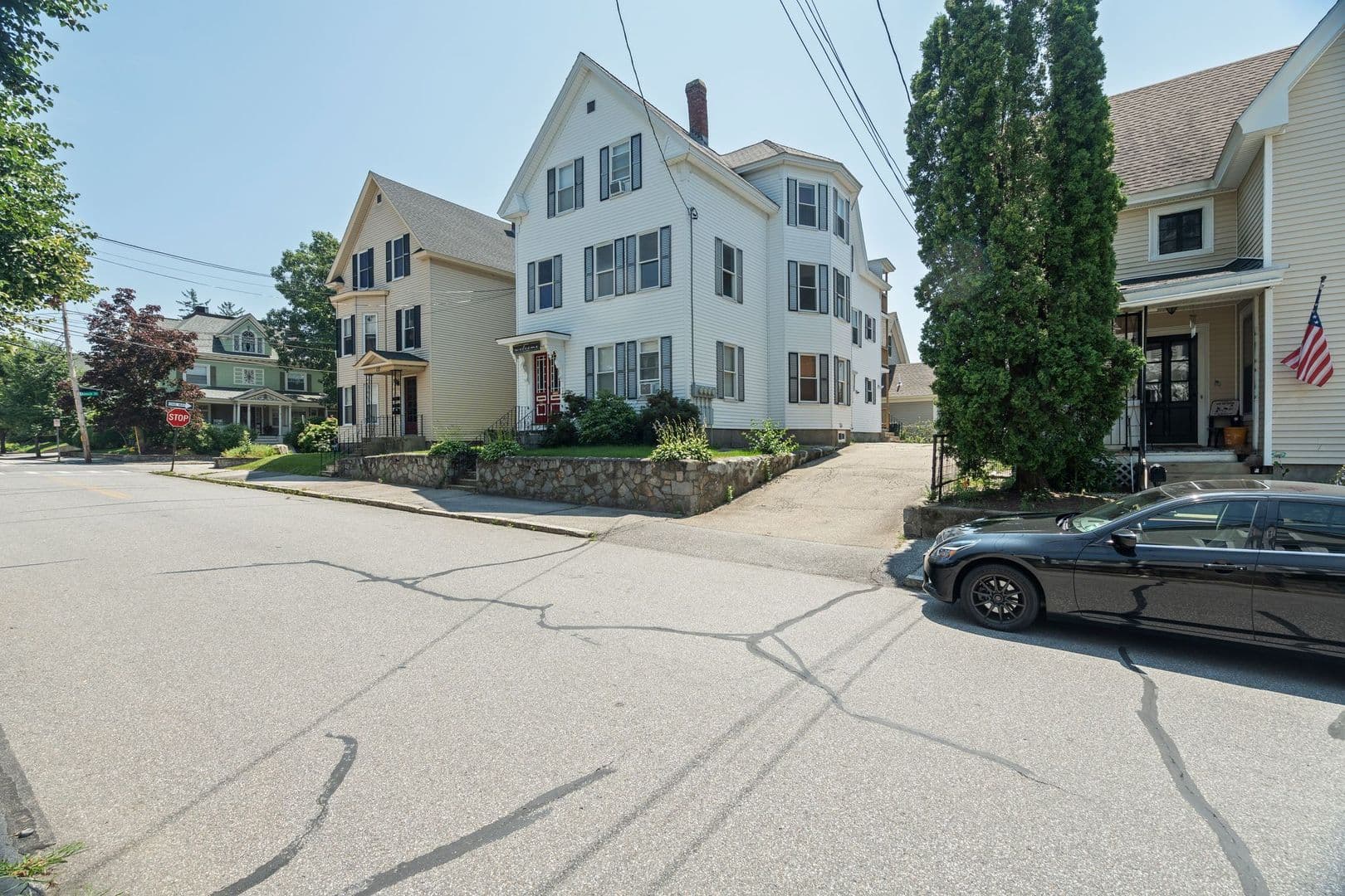 Manchester Apartment: 135 Sagamore St