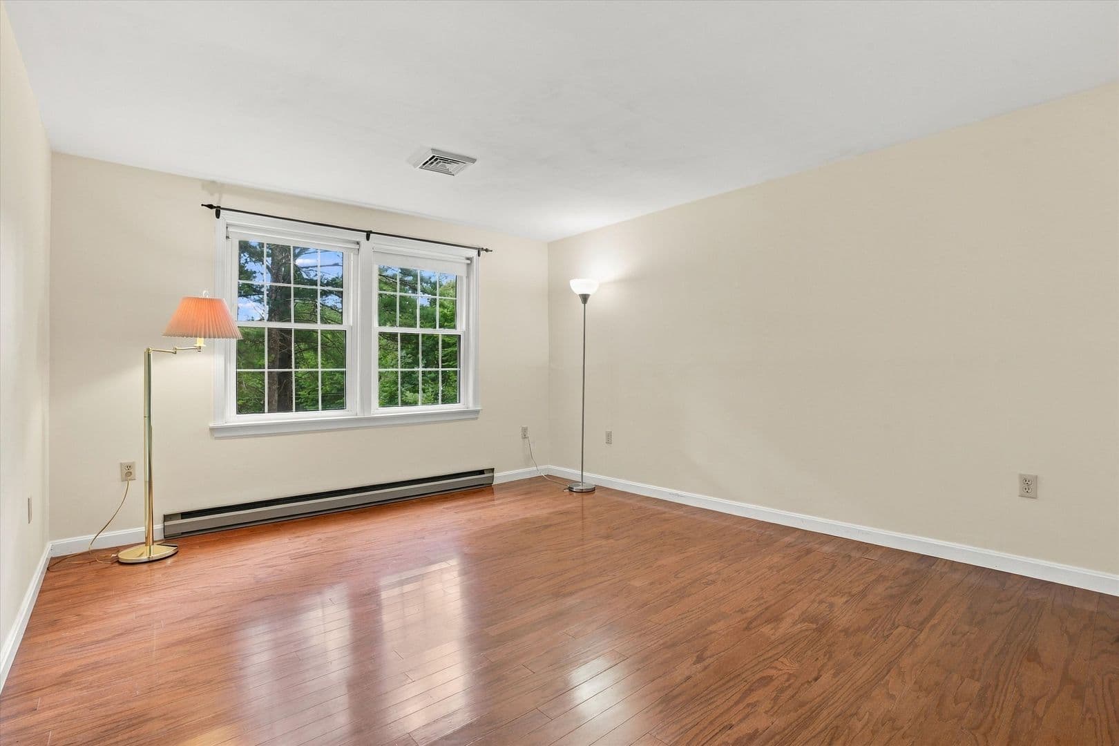 Hollis House: 26 Louise Drive