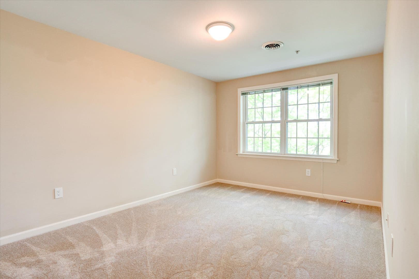 Manchester Apartment: 3 Country Club Drive Unit 103