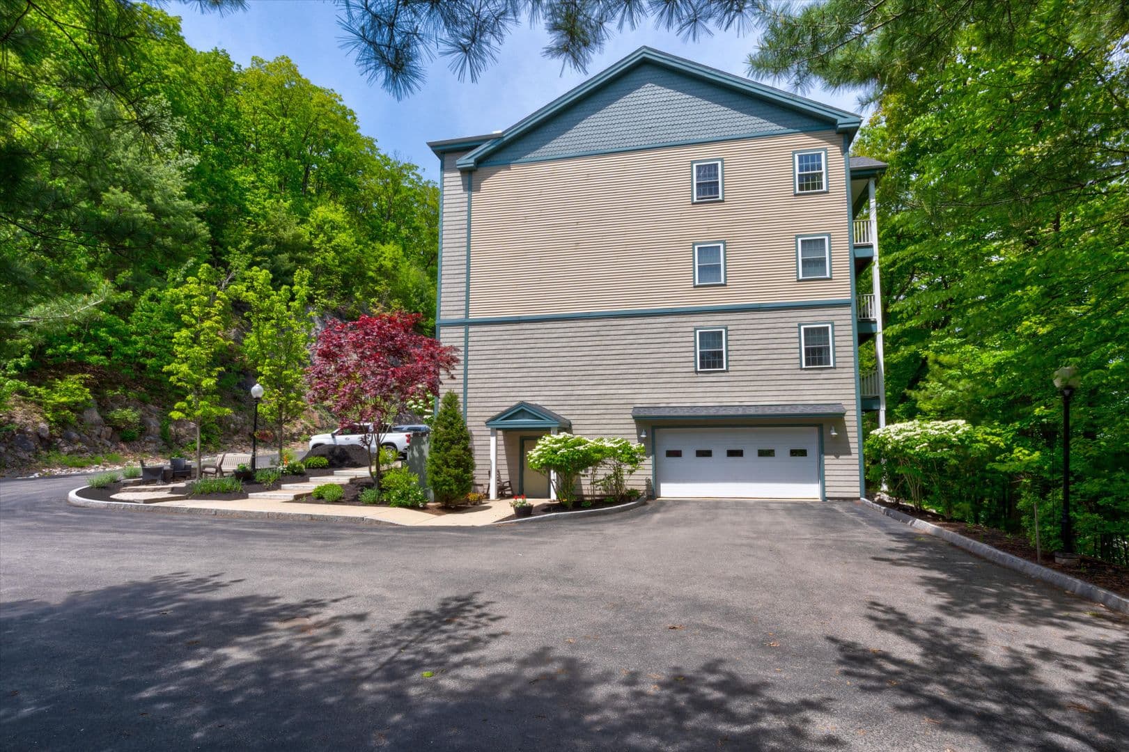 Manchester Apartment: 3 Country Club Drive Unit 103