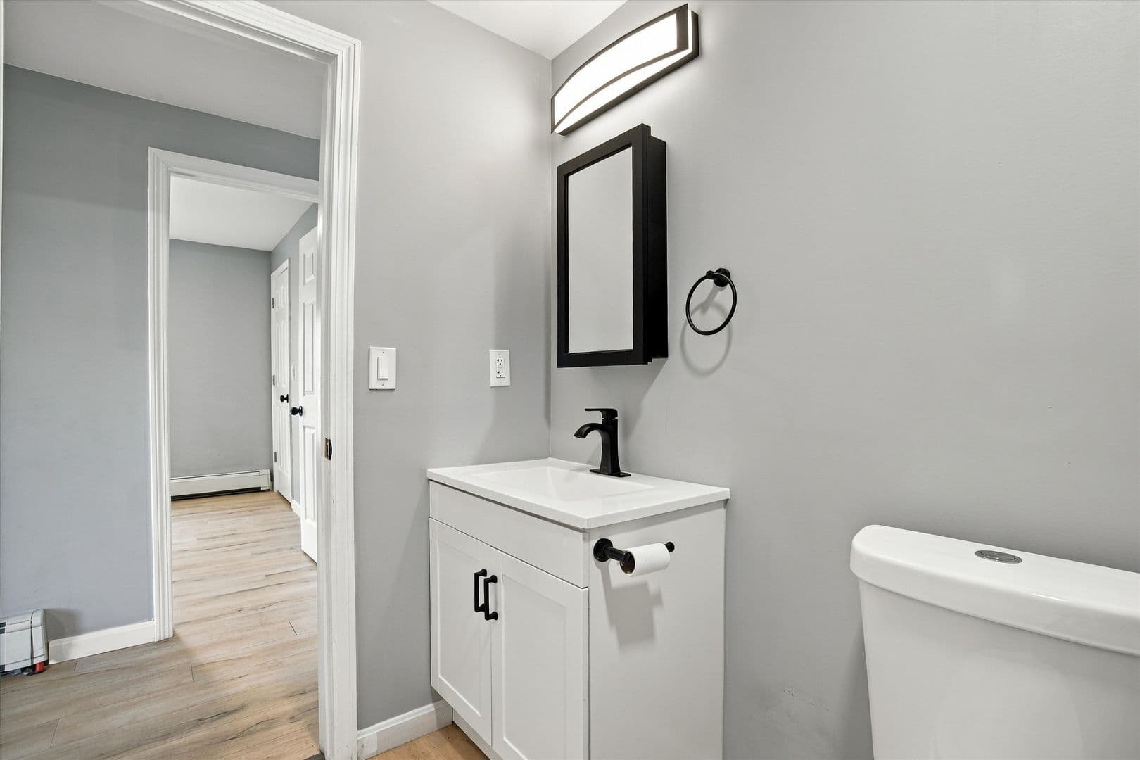 Manchester Apartment: 238 Auburn Street