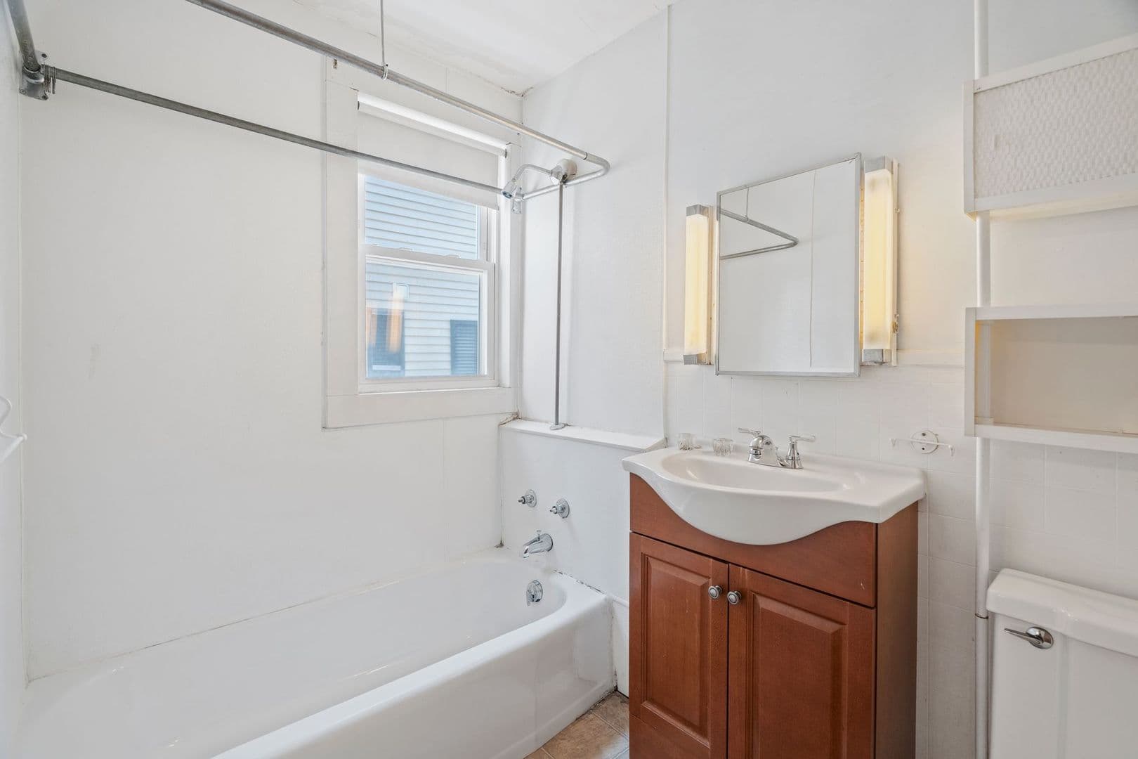 Manchester Apartment: 135 Sagamore St