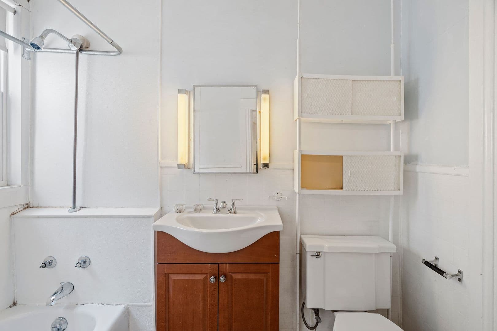 Manchester Apartment: 135 Sagamore St