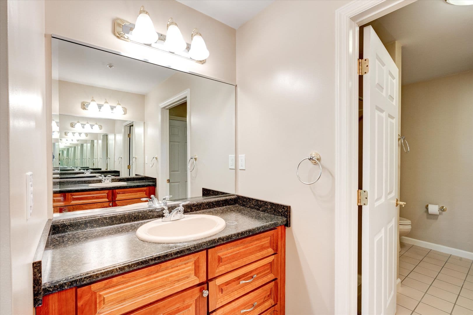 Manchester Apartment: 3 Country Club Drive Unit 103