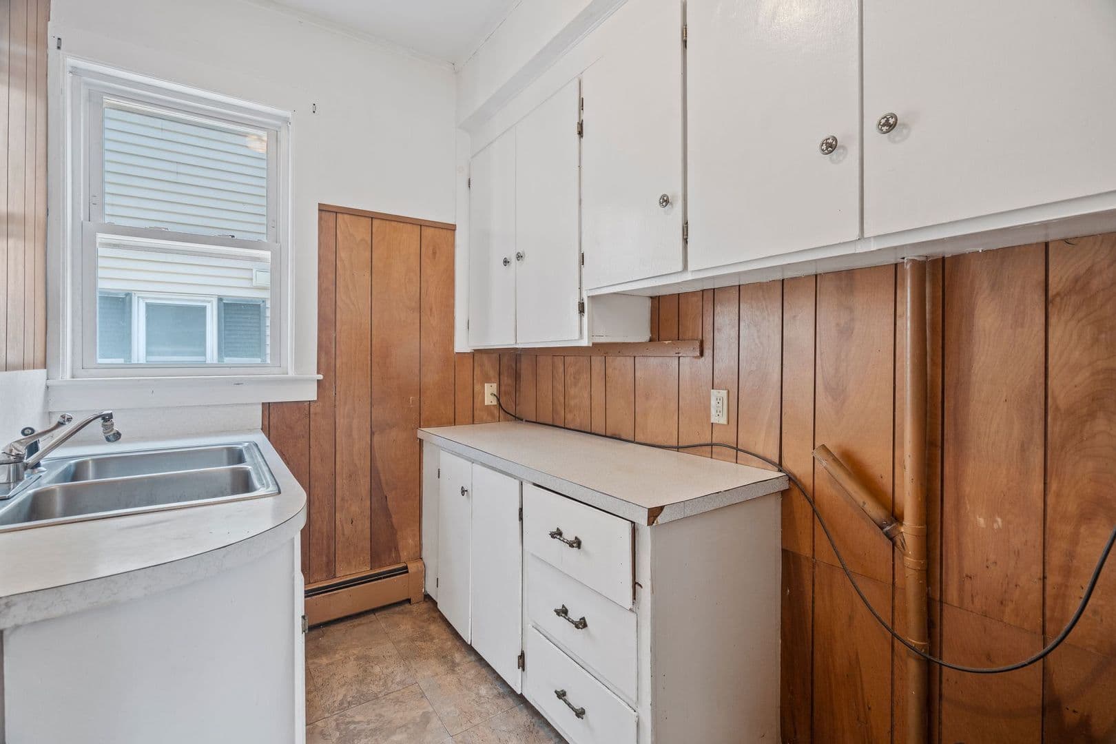 Manchester Apartment: 135 Sagamore St