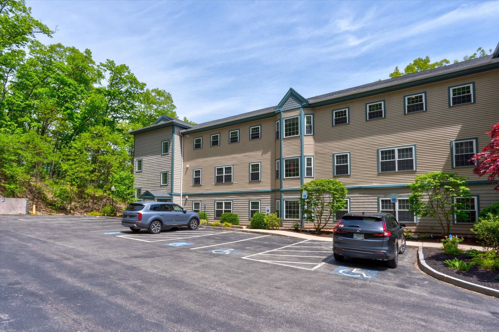 Manchester Apartment: 3 Country Club Drive Unit 103