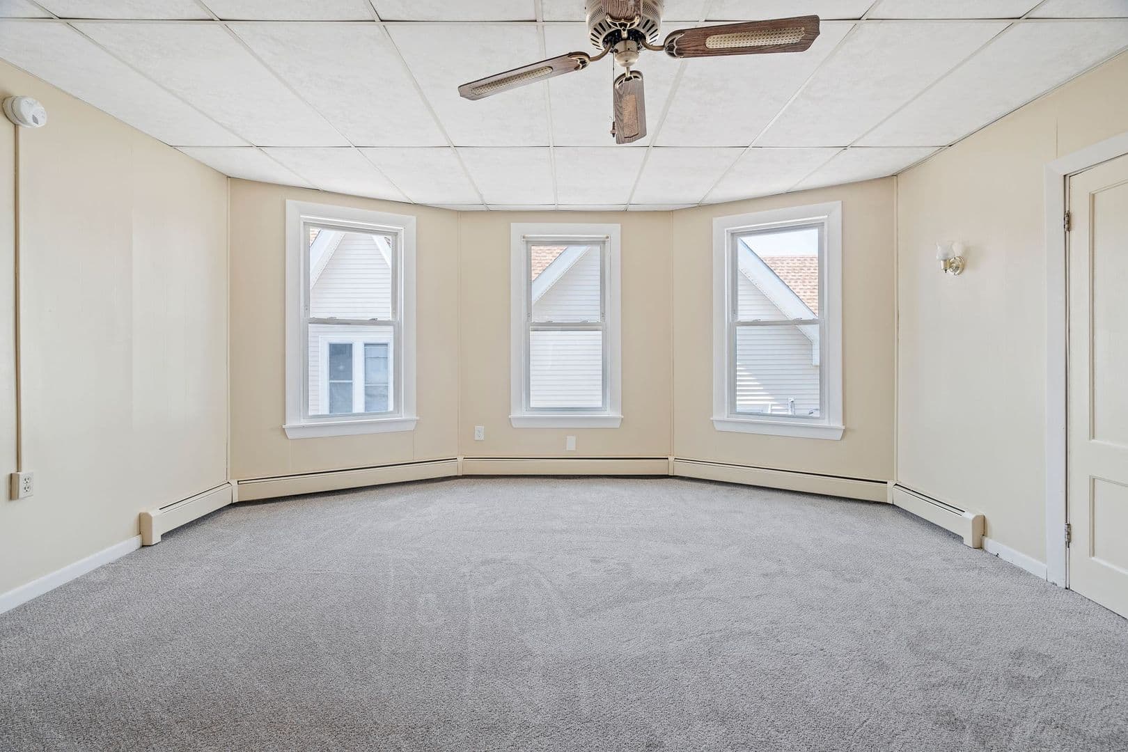 Manchester Apartment: 135 Sagamore St