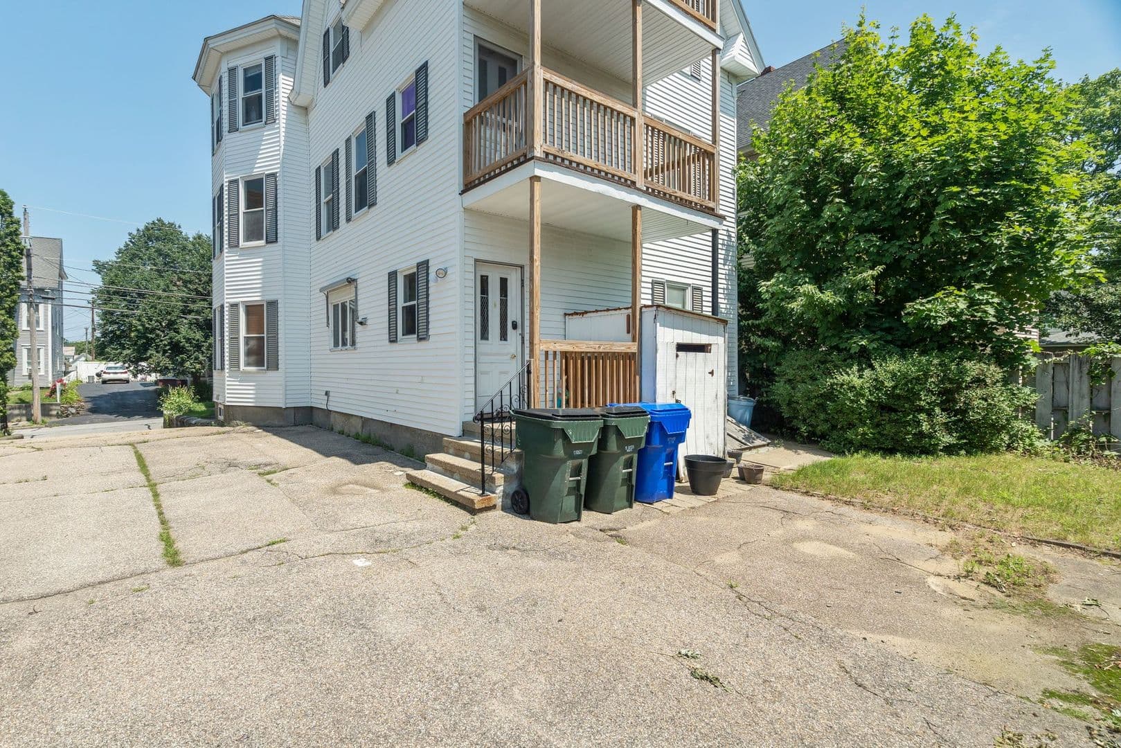 Manchester Apartment: 135 Sagamore St