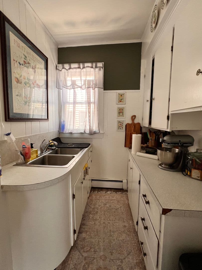 Manchester Apartment: 135 Sagamore St
