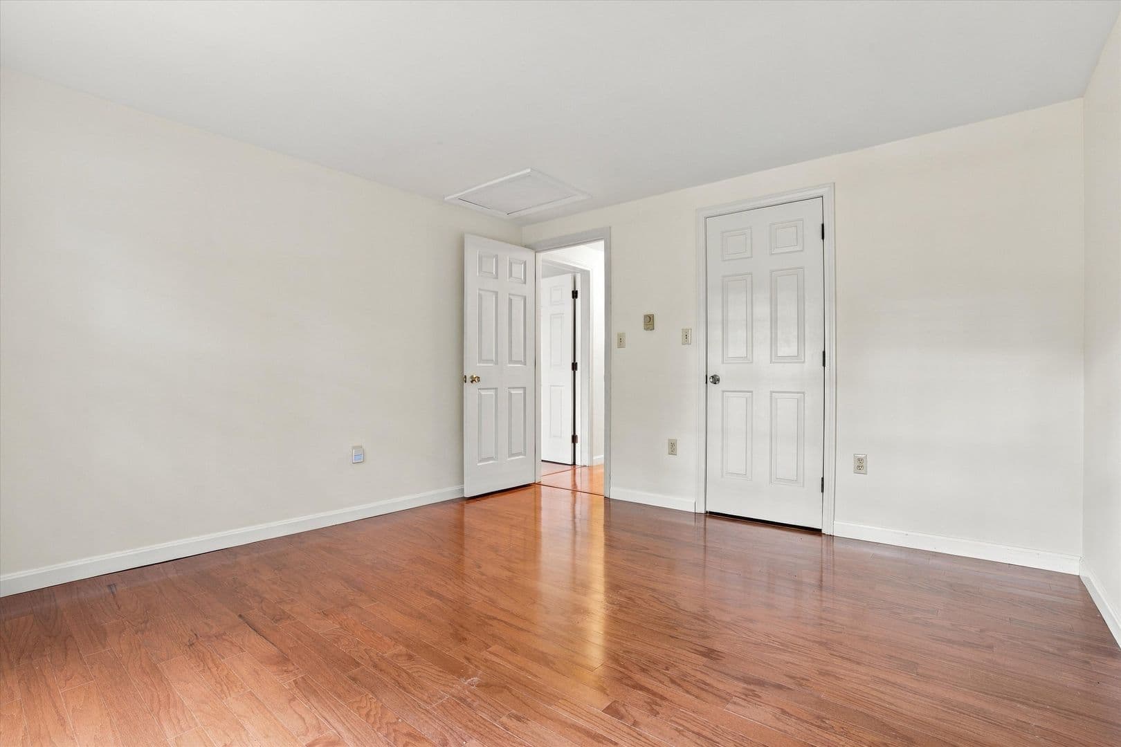 Hollis House: 26 Louise Drive