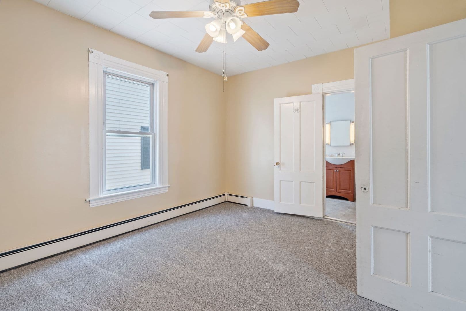 Manchester Apartment: 135 Sagamore St