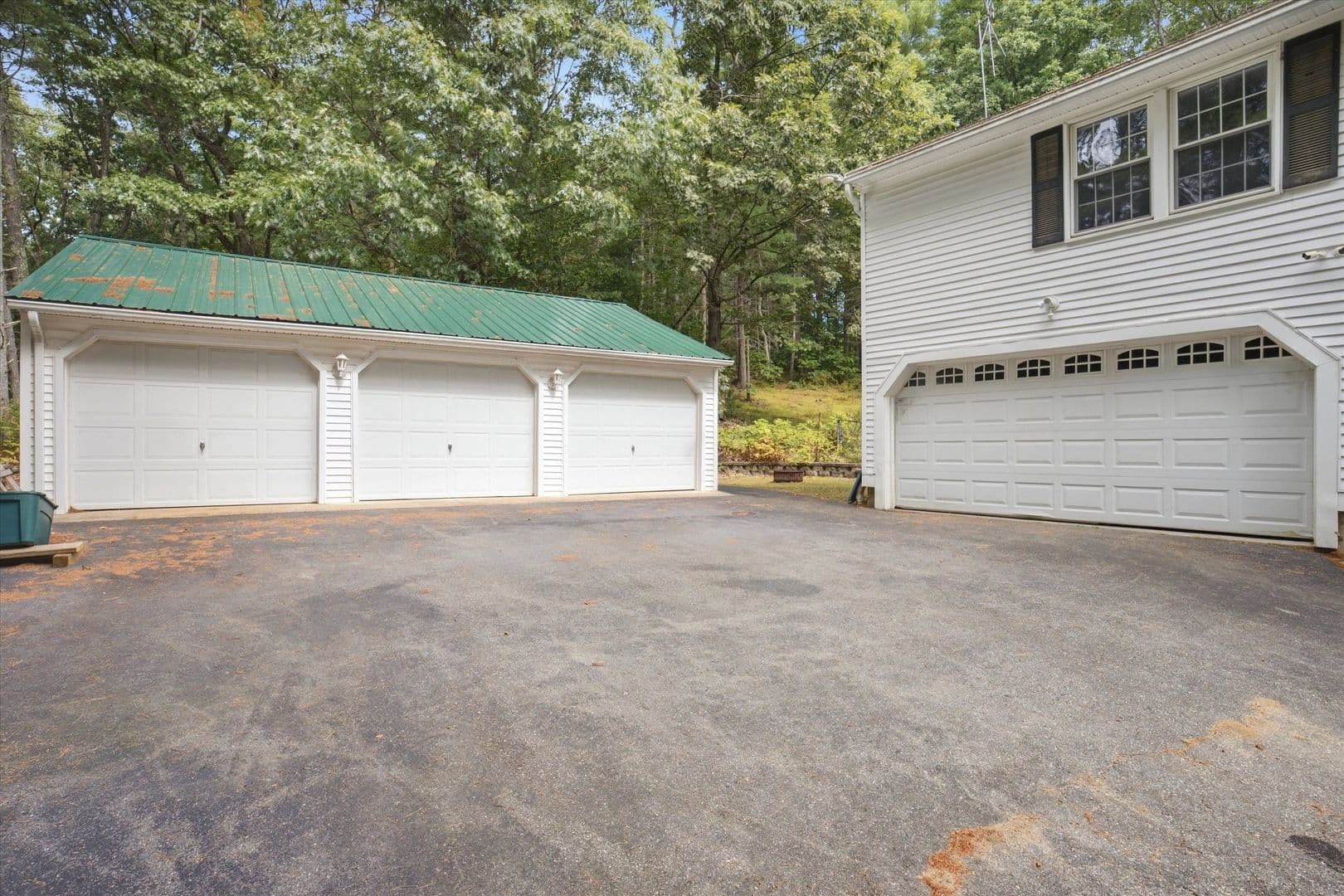 Hollis House: 26 Louise Drive