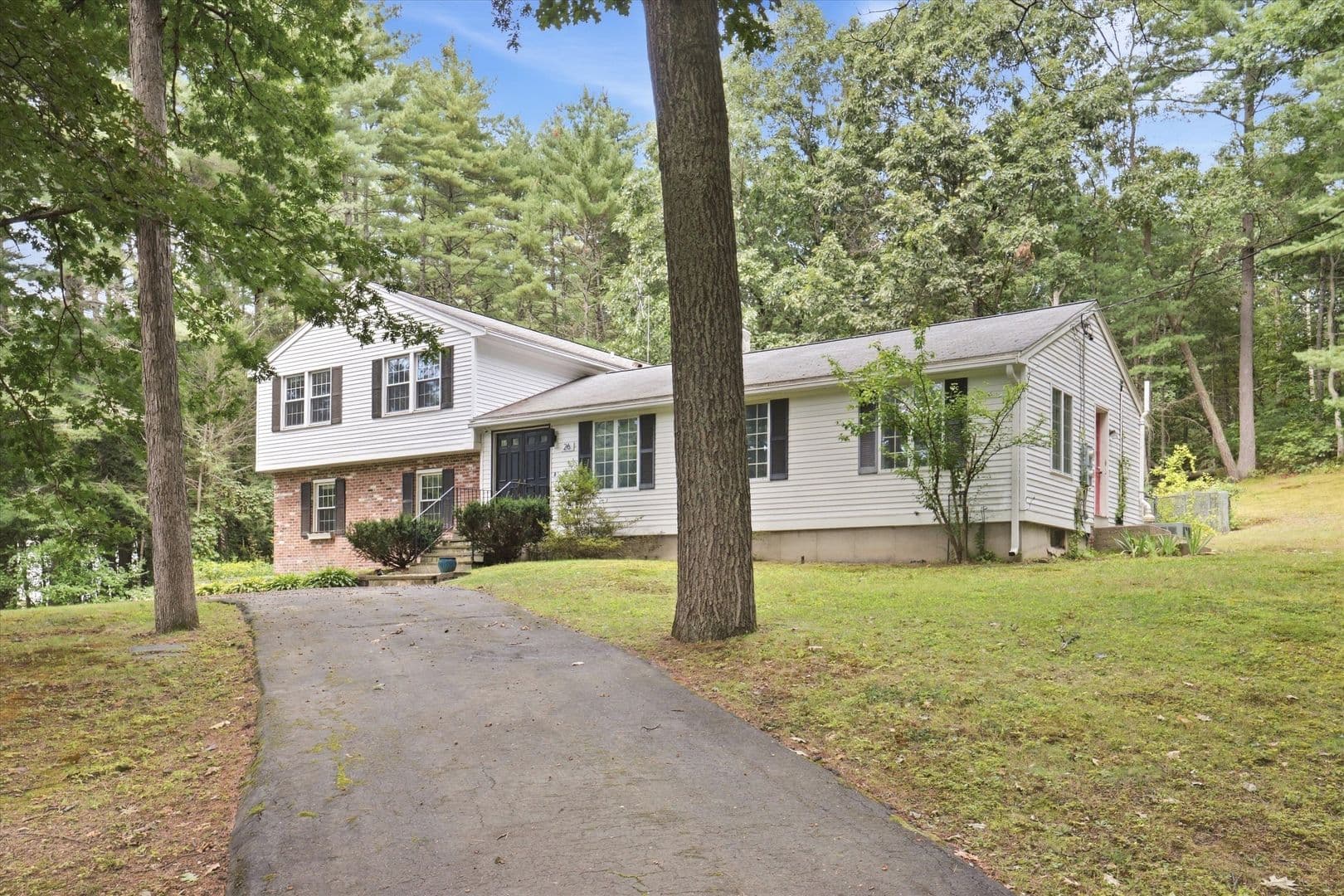 Hollis House: 26 Louise Drive