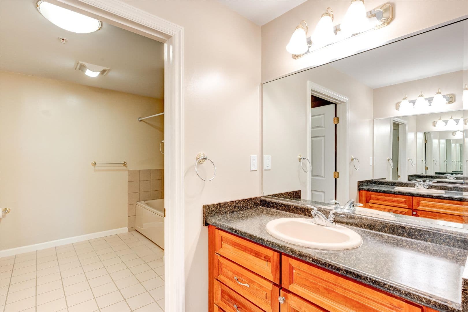 Manchester Apartment: 3 Country Club Drive Unit 103