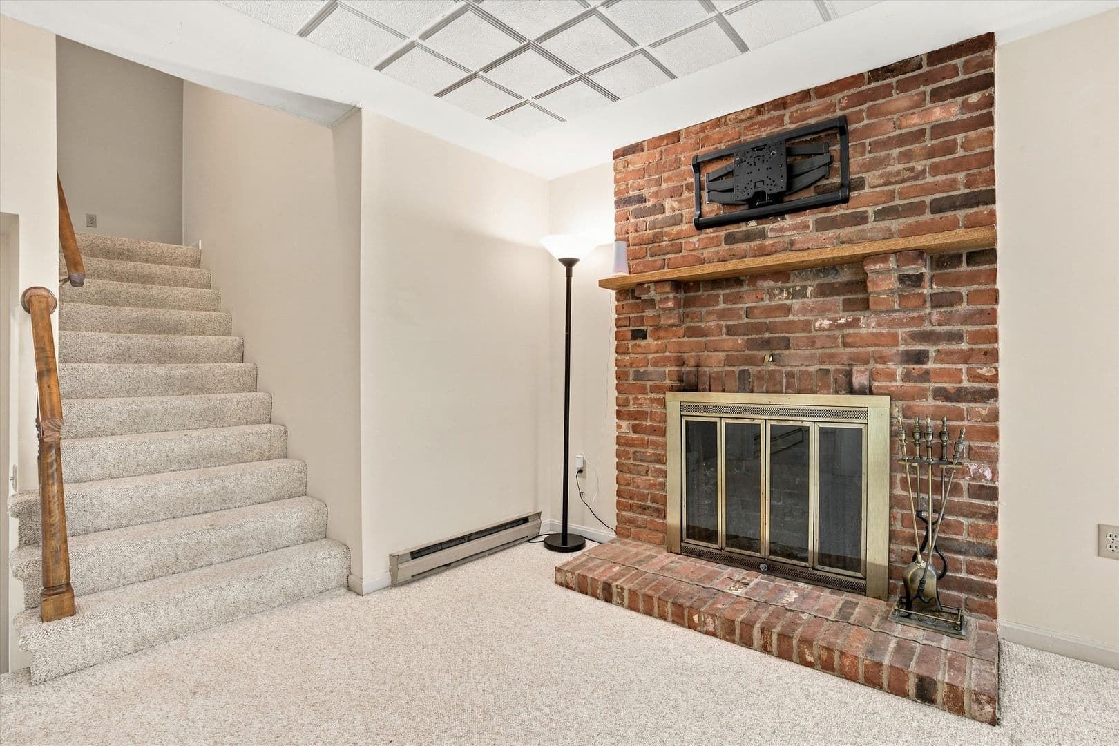 Hollis House: 26 Louise Drive