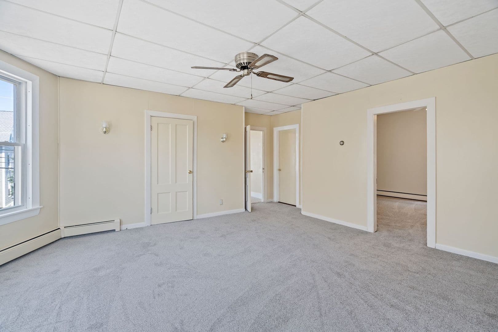 Manchester Apartment: 135 Sagamore St