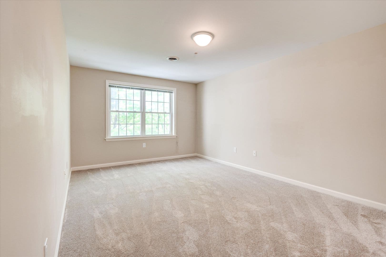 Manchester Apartment: 3 Country Club Drive Unit 103