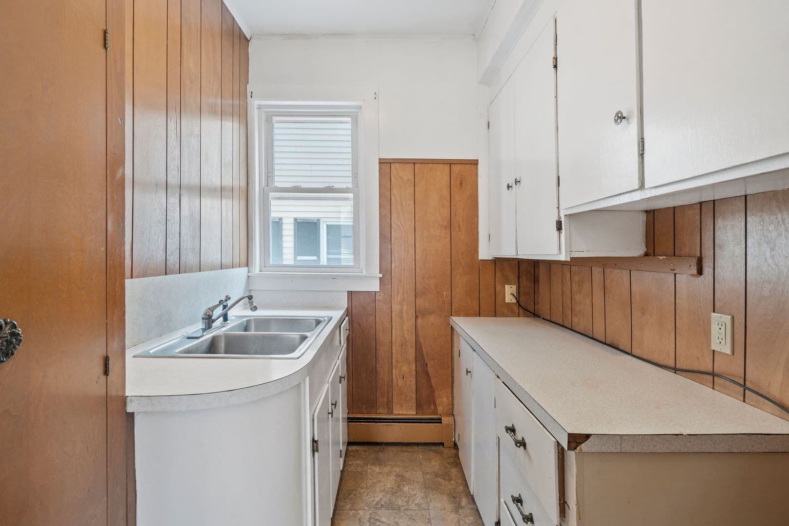 Manchester Apartment: 135 Sagamore St