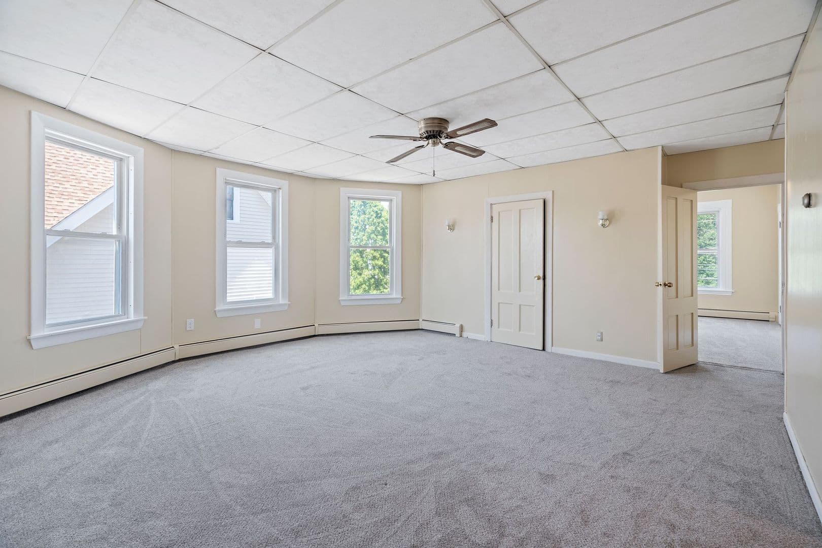 Manchester Apartment: 135 Sagamore St