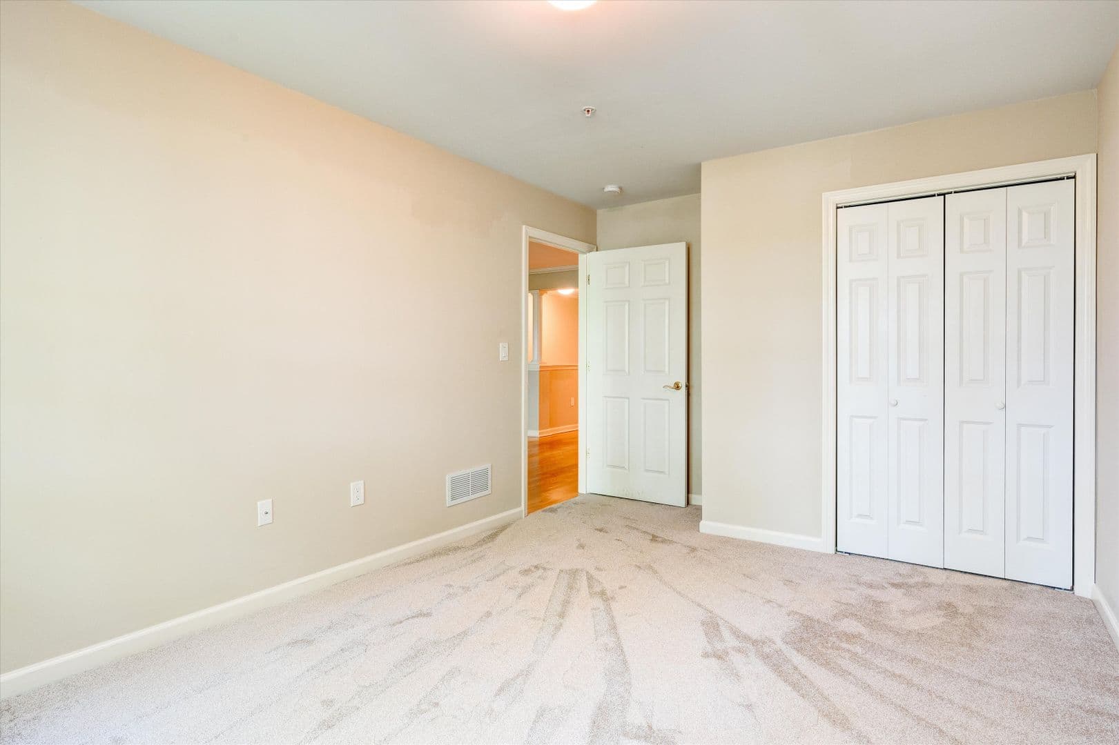 Manchester Apartment: 3 Country Club Drive Unit 103