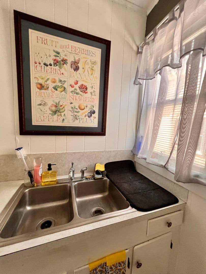 Manchester Apartment: 135 Sagamore St
