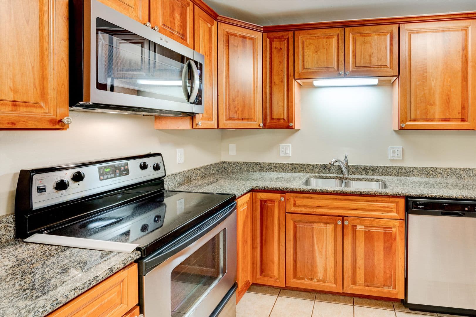 Manchester Apartment: 3 Country Club Drive Unit 103