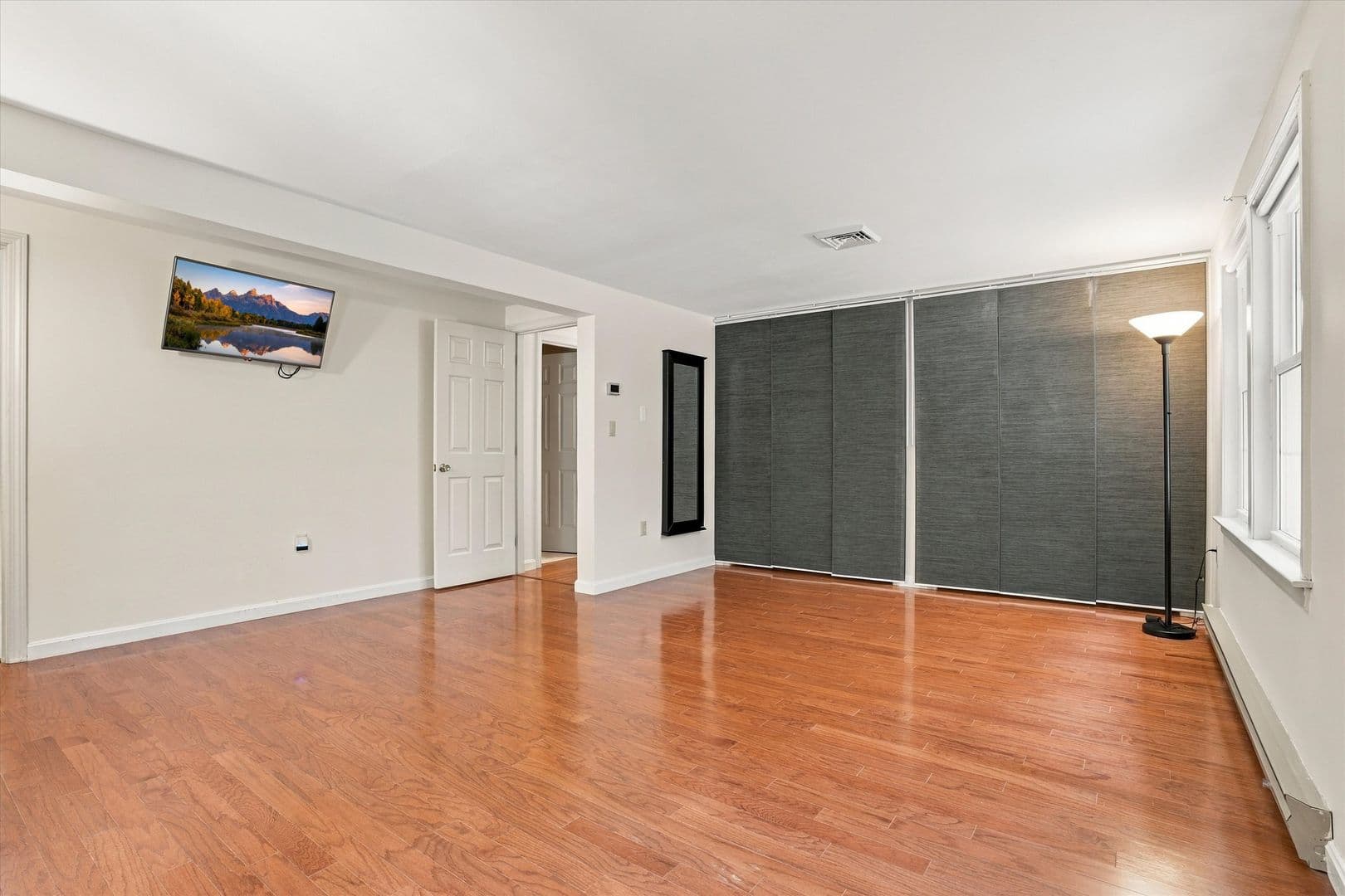 Hollis House: 26 Louise Drive