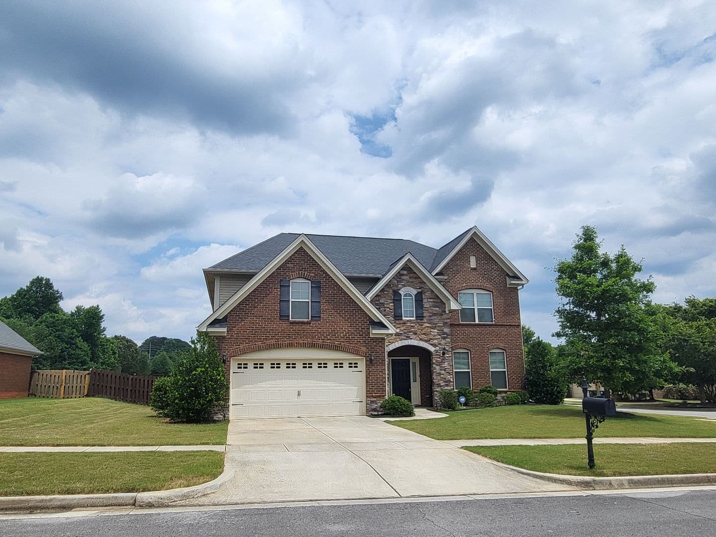 Madison House: 284 Big Oak Ln