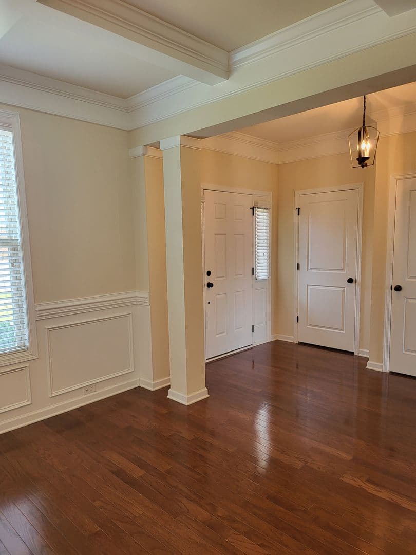 Madison House: 284 Big Oak Ln