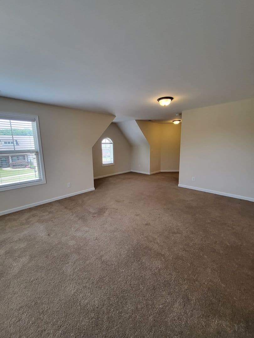 Madison House: 284 Big Oak Ln