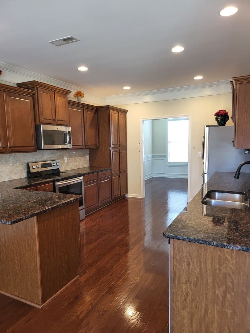 Madison House: 284 Big Oak Ln