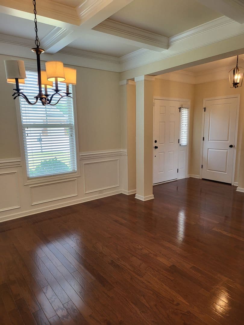 Madison House: 284 Big Oak Ln