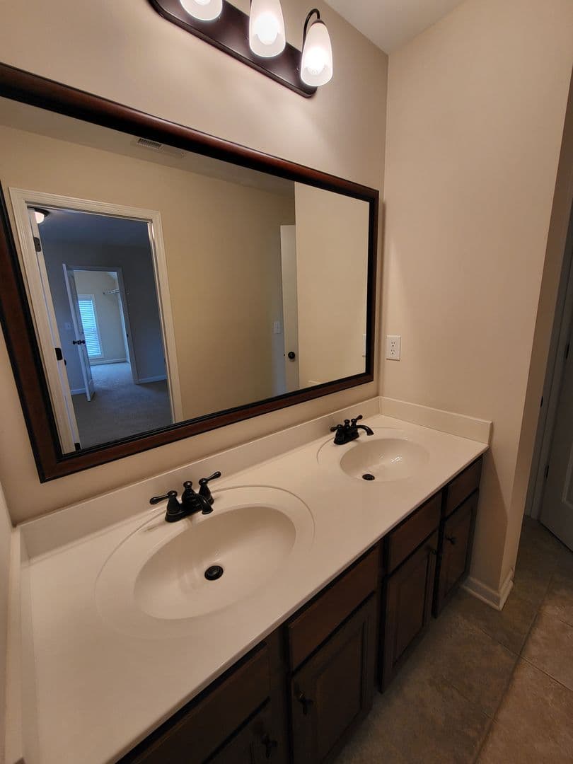 Madison House: 284 Big Oak Ln