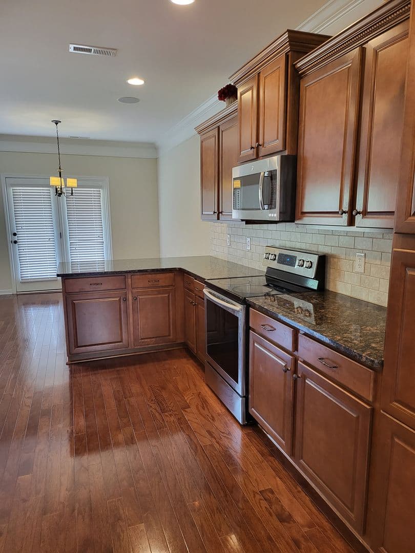 Madison House: 284 Big Oak Ln