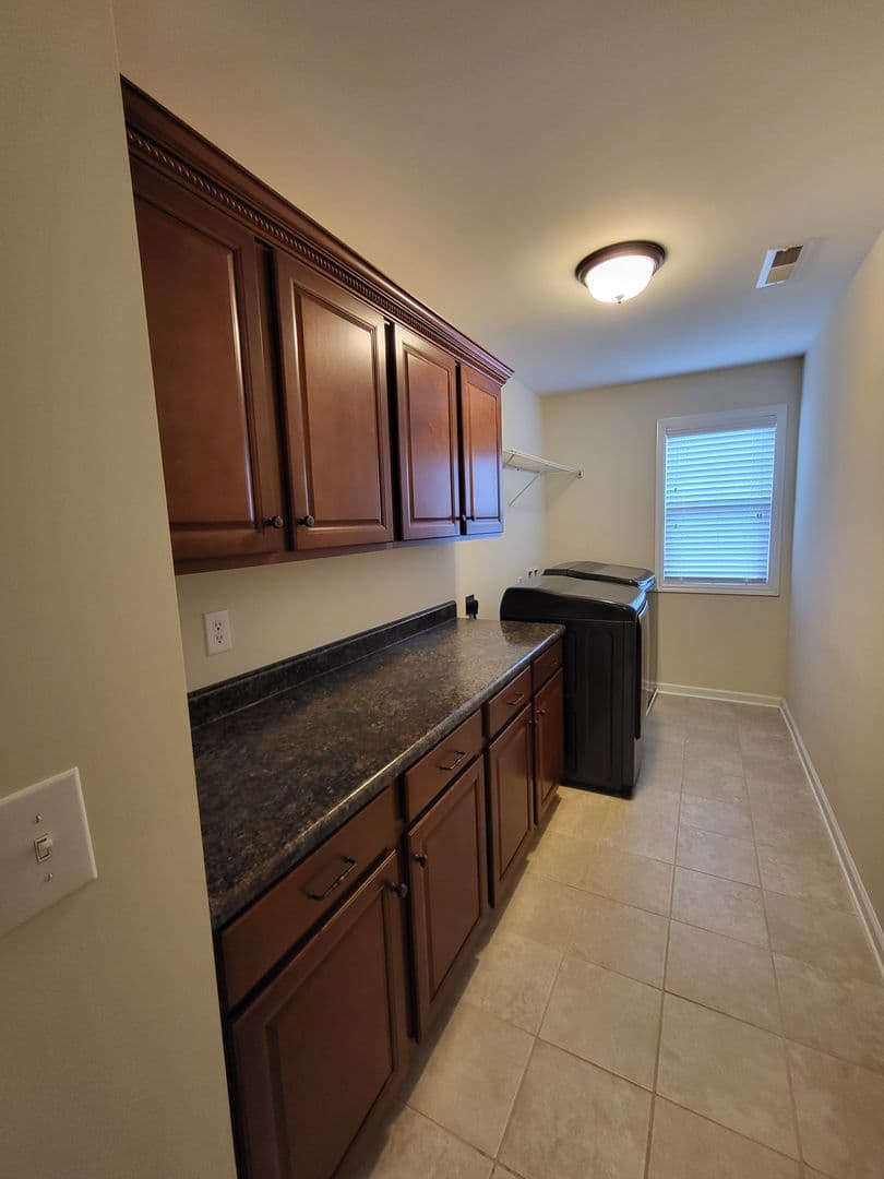 Madison House: 284 Big Oak Ln