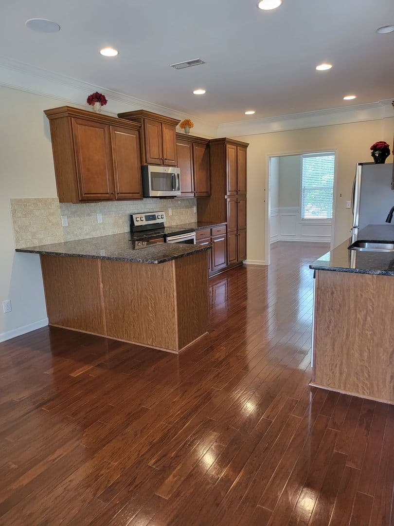 Madison House: 284 Big Oak Ln