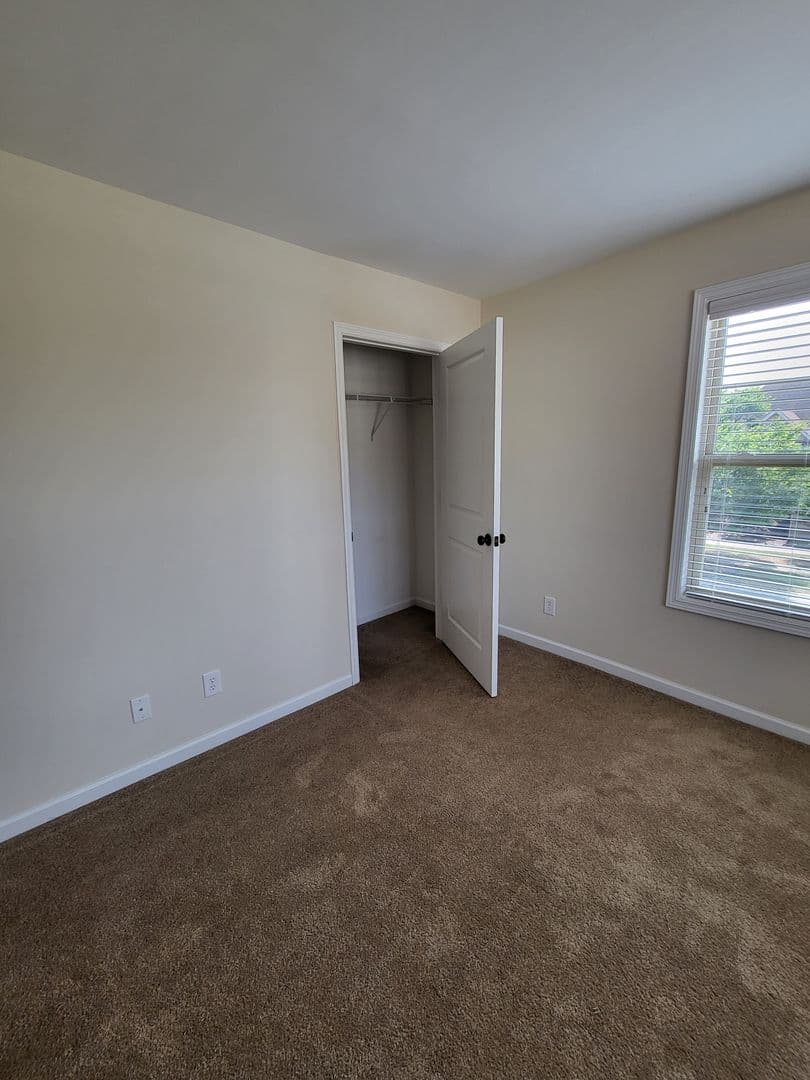Madison House: 284 Big Oak Ln