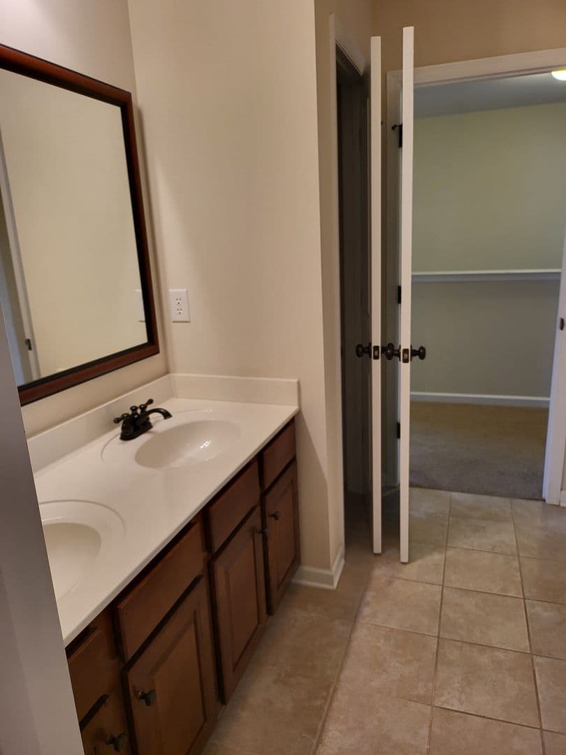 Madison House: 284 Big Oak Ln