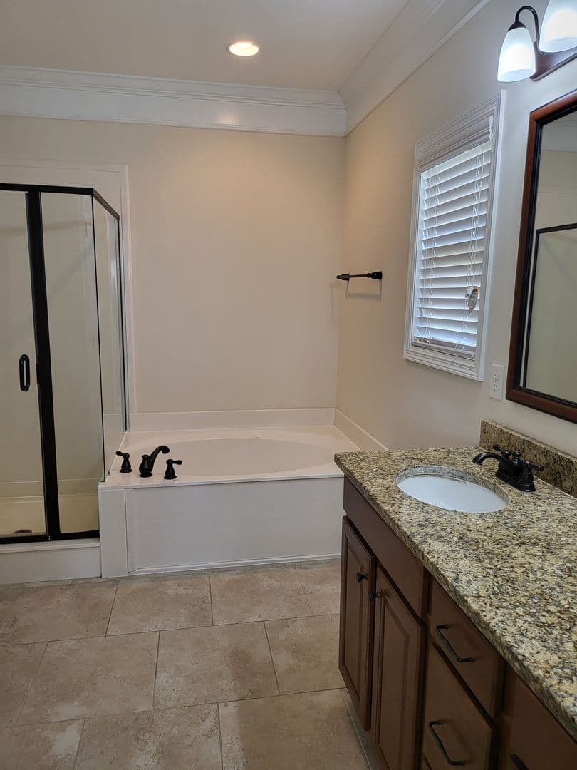 Madison House: 284 Big Oak Ln
