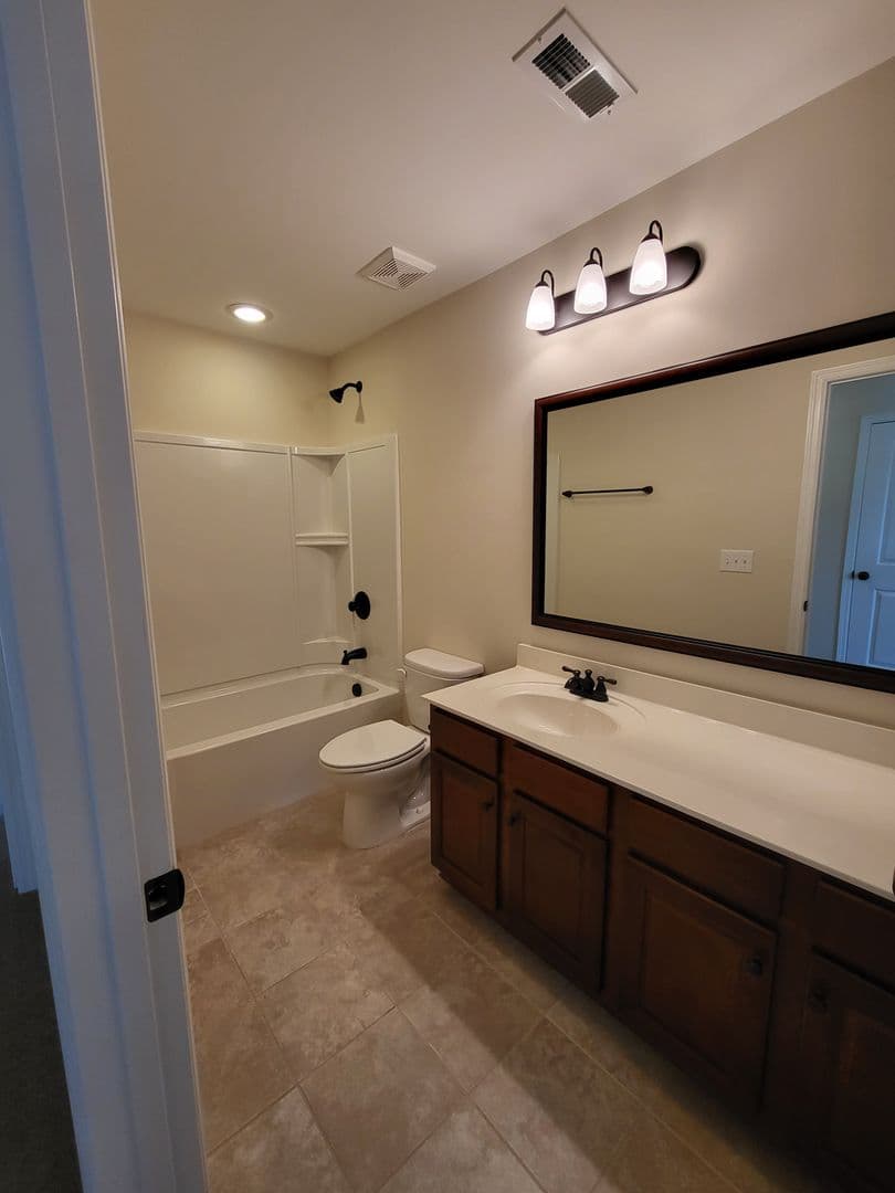 Madison House: 284 Big Oak Ln
