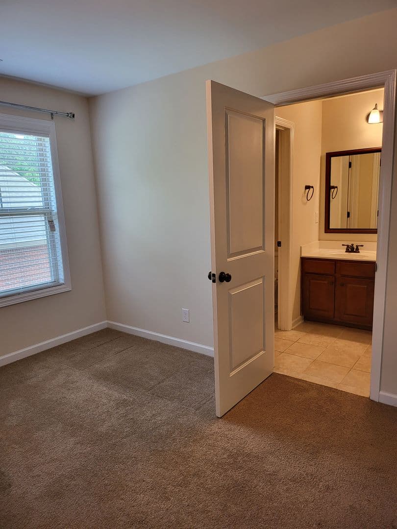 Madison House: 284 Big Oak Ln