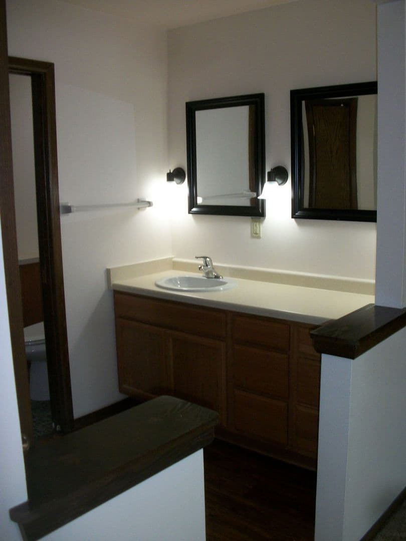 WAUKESHA Apartment: 305-409 SHEFFIELD ROAD
